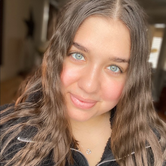 Meet your Posher, Kristen - Picture 1 of 1